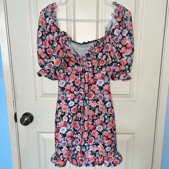 NWT Nasty Gal Pink Floral Bodycon Dress, Size 6, Puff Sleeve with Keyhole - Picture 3 of 14